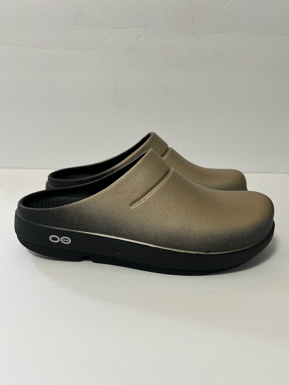 OOFOS OOcloog Luxe Gold Recovery Comfort Mule Clogs Shoes Women's Size 6
